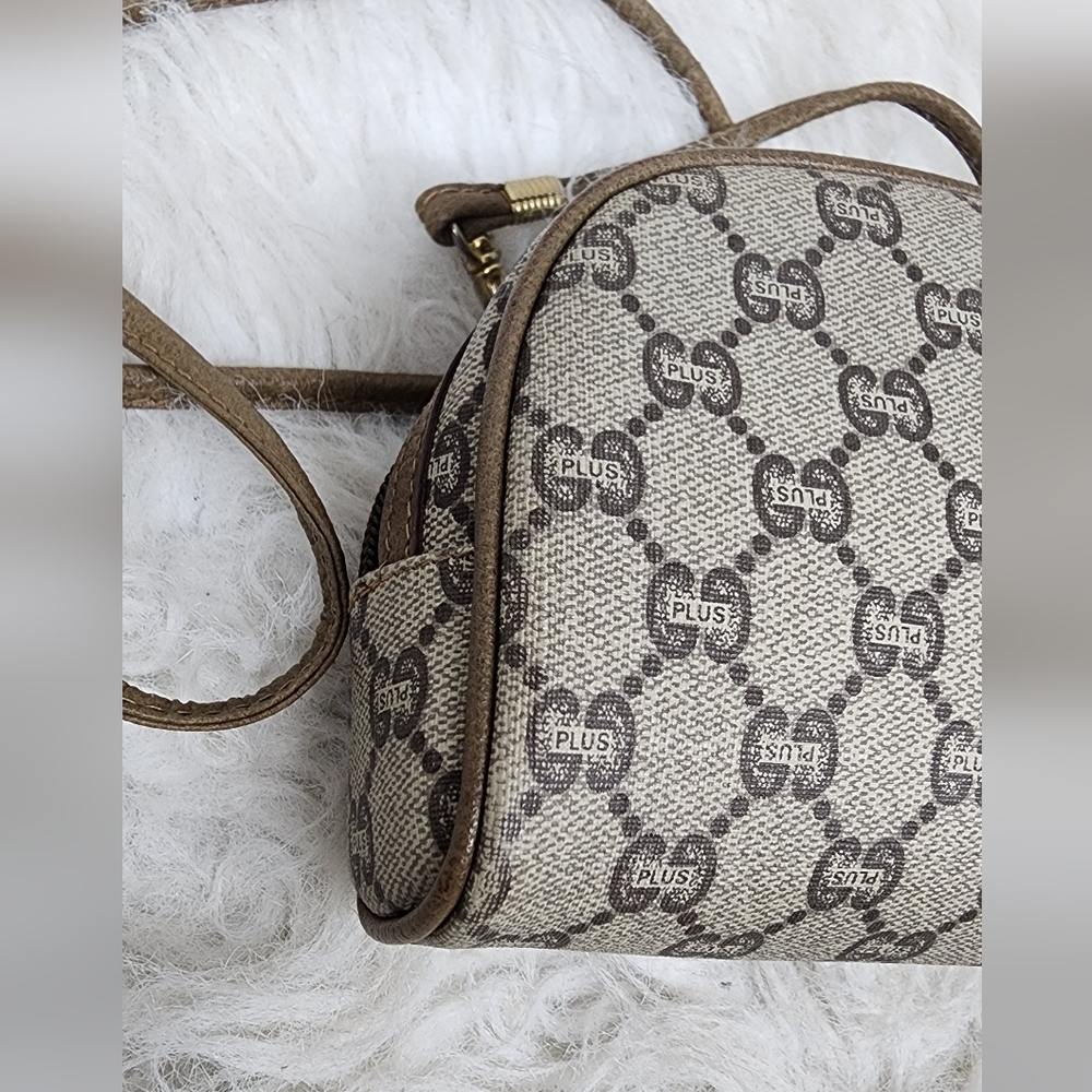 Vintage Gucci GG Plus Crossbody Bag – Rare Collector’s Piece - Picture 6 of 12